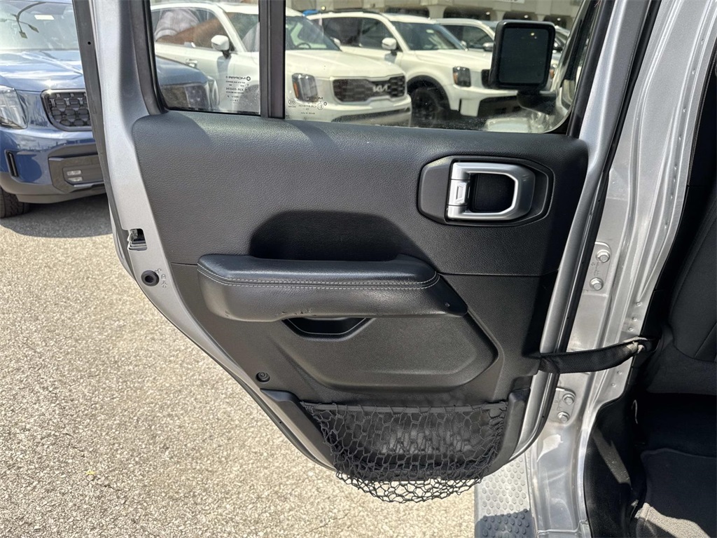 2020 Jeep Wrangler Unlimited Sahara photo 32