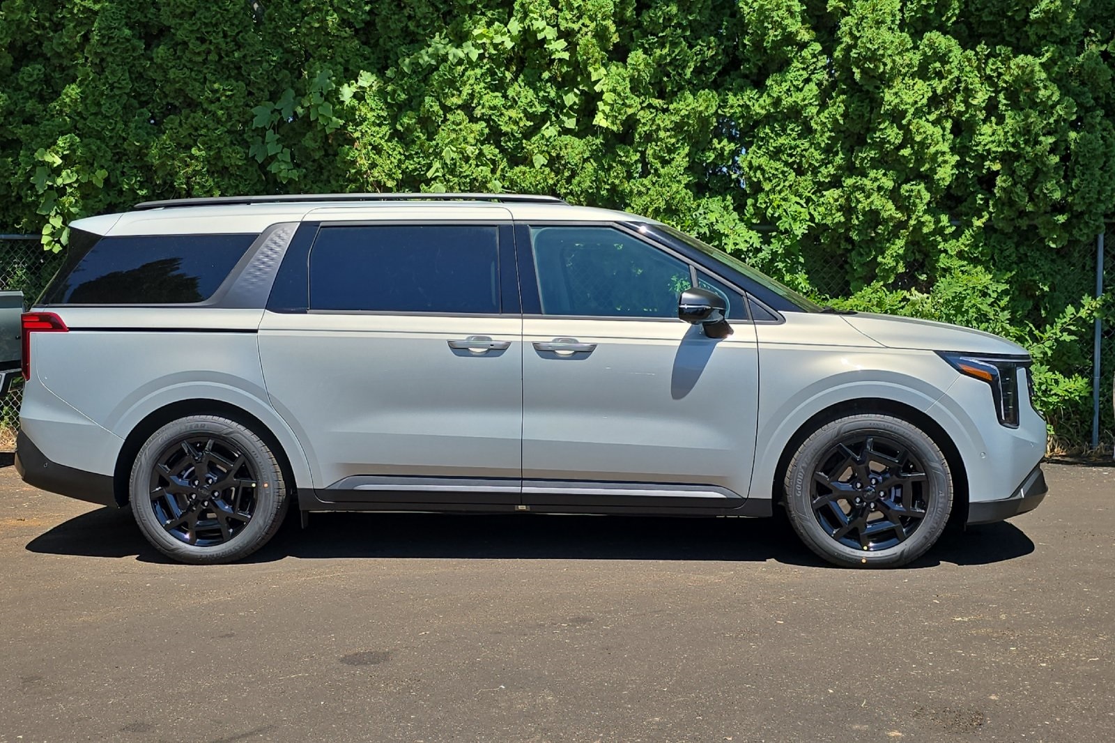 2026 Kia Carnival SX Prestige photo 2