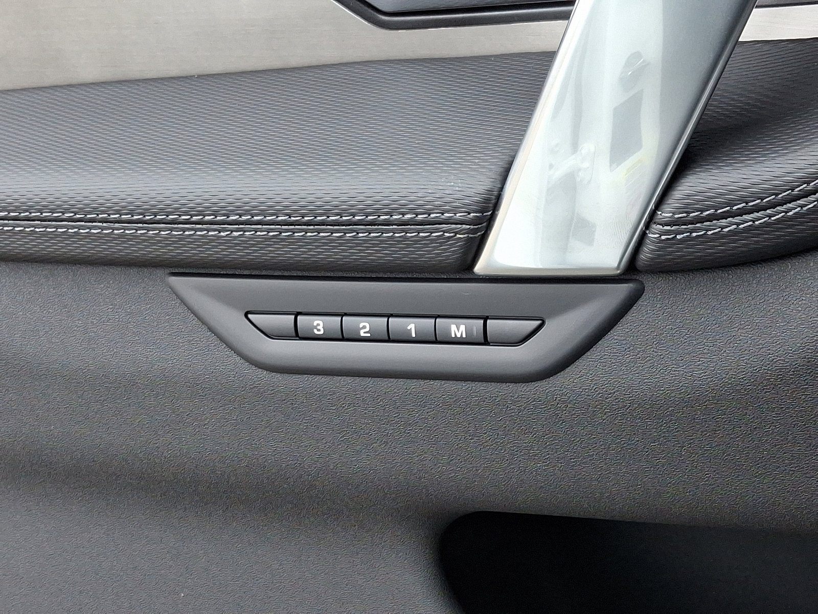 2025 Land Rover Discovery Sport Dynamic SE photo 28