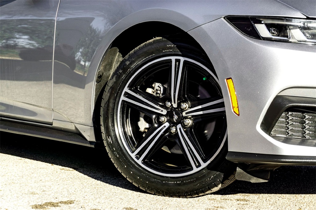 2024 Ford Mustang EcoBoost Premium photo 2