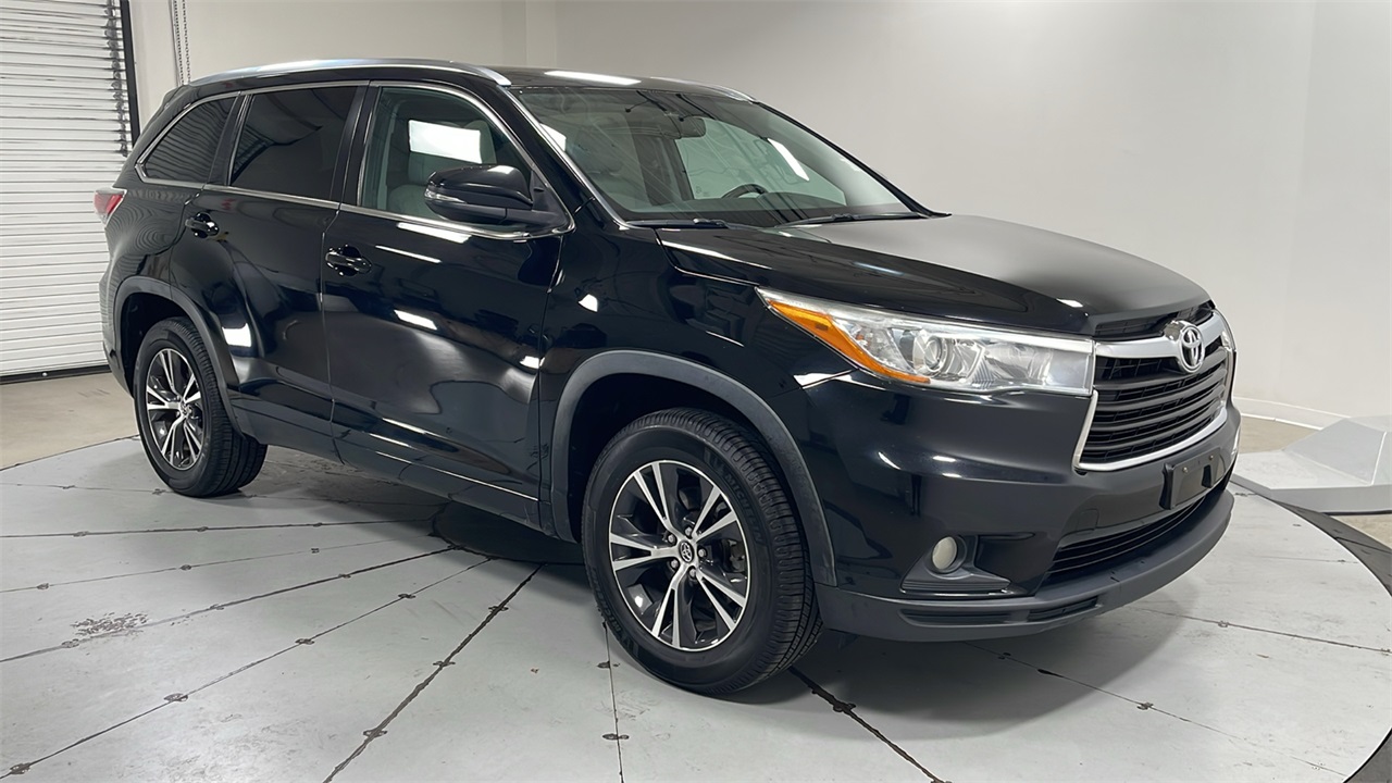 2016 Toyota Highlander XLE photo 3