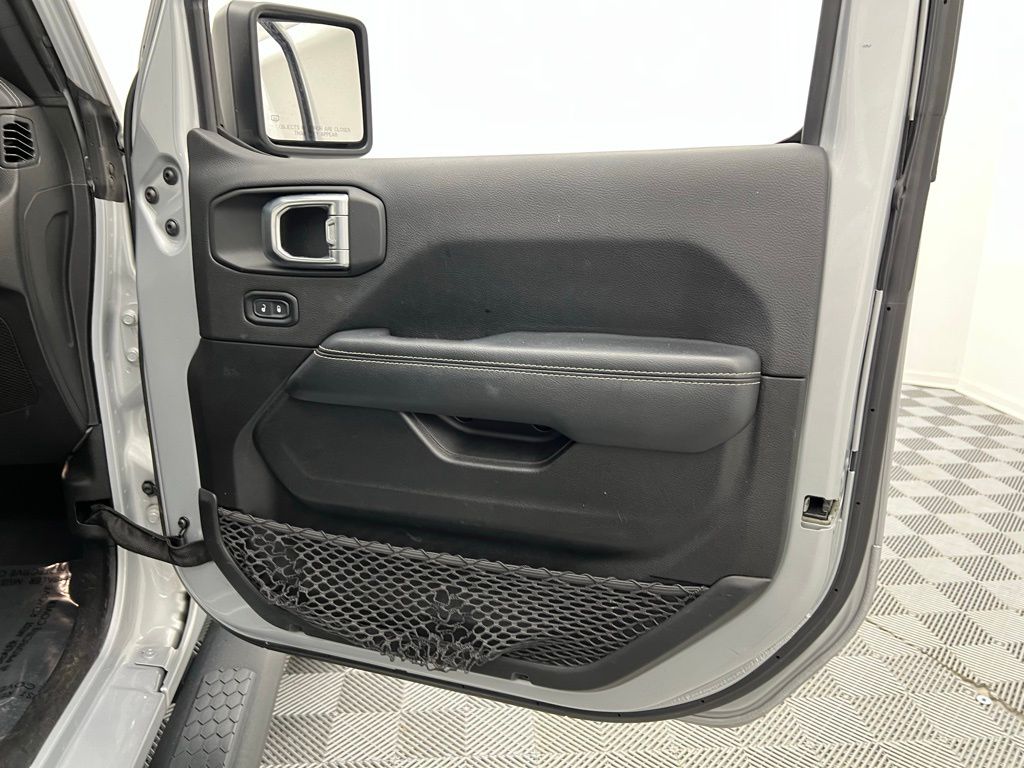 2023 Jeep Wrangler Sahara 4xe photo 28