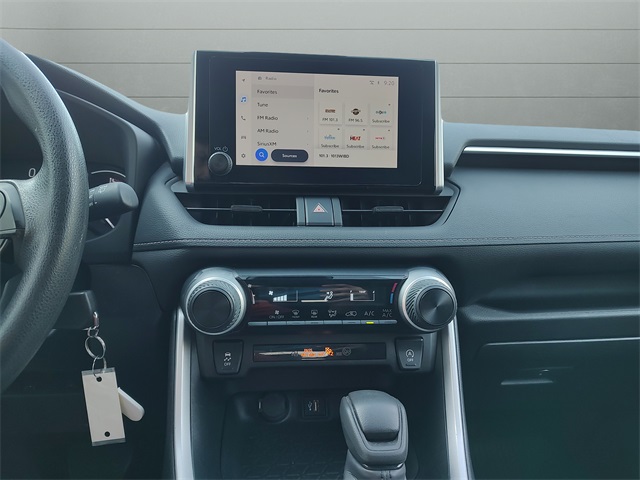 2024 Toyota RAV4 LE photo 18