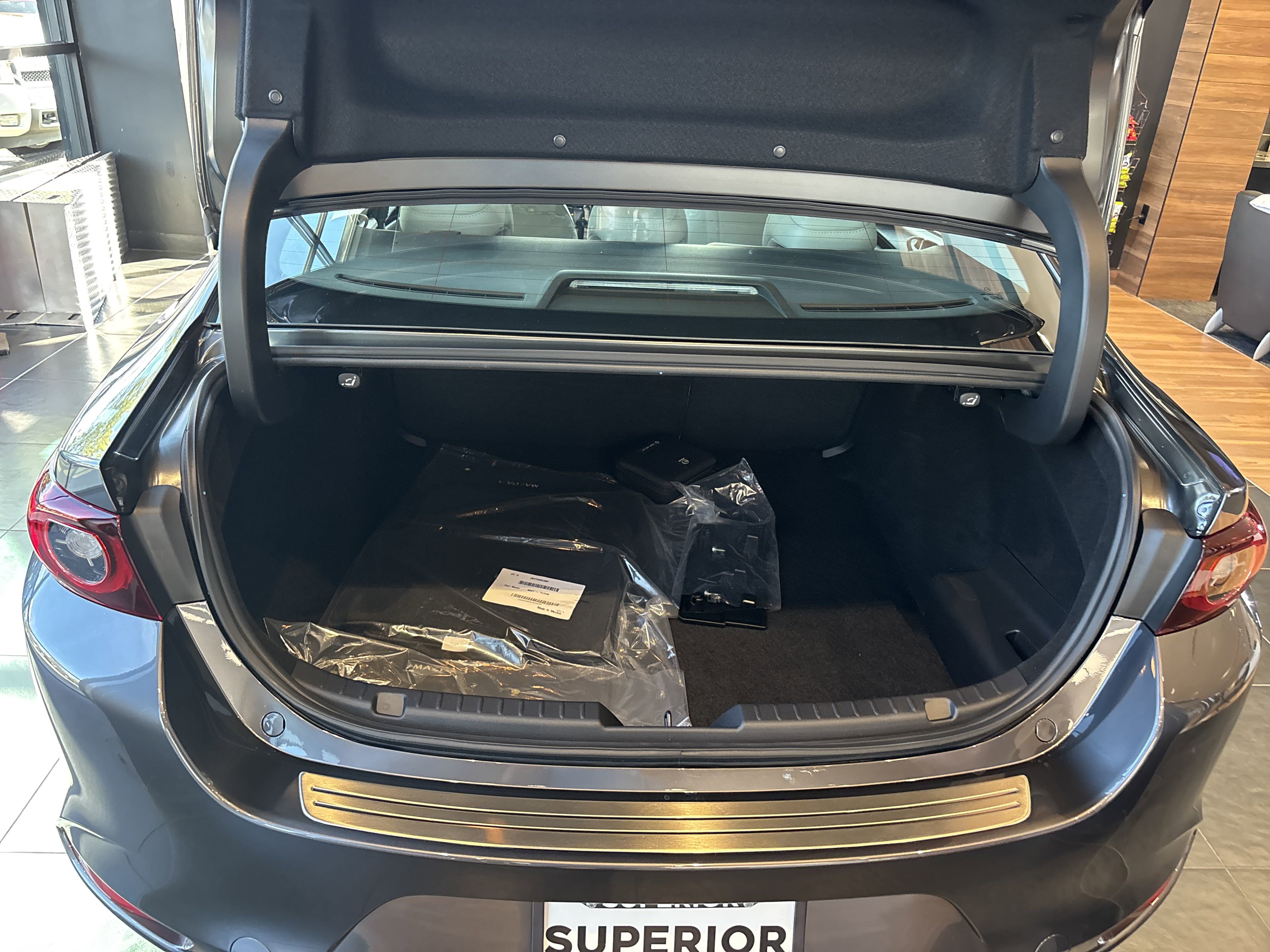 2025 Mazda Mazda3 2.5 s Preferred photo 3