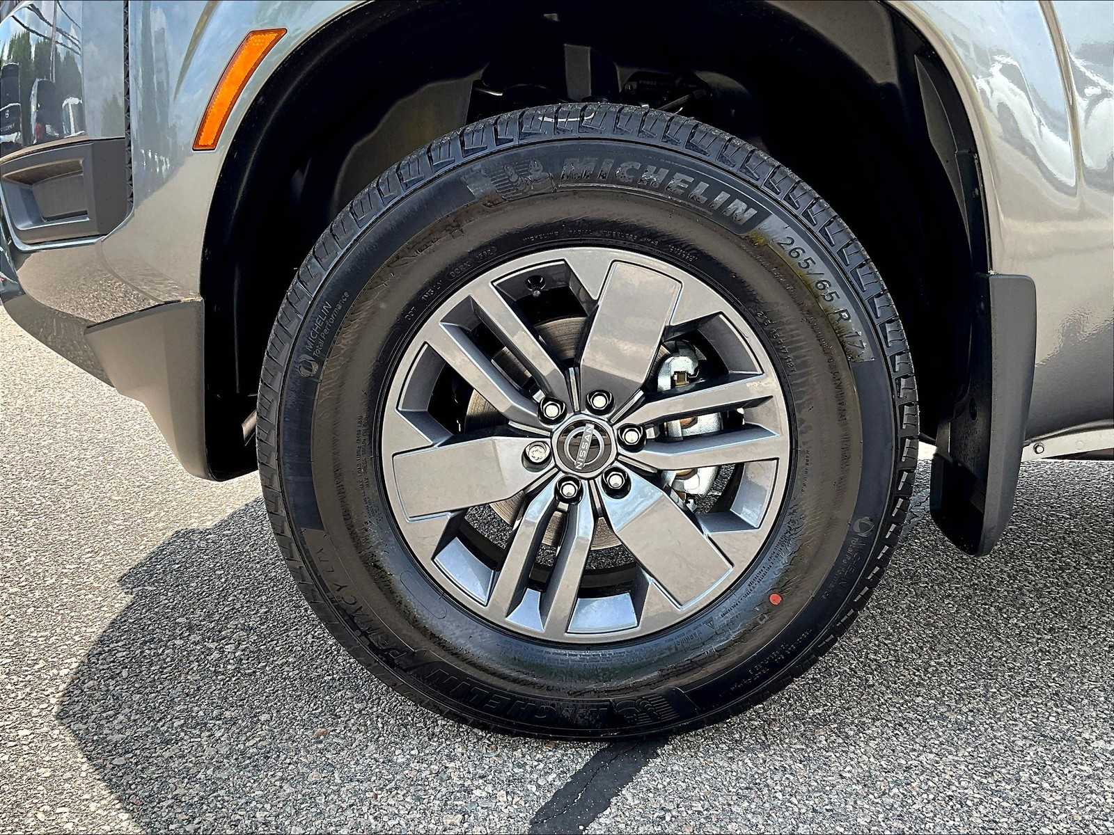 2025 Nissan Frontier SV photo 7