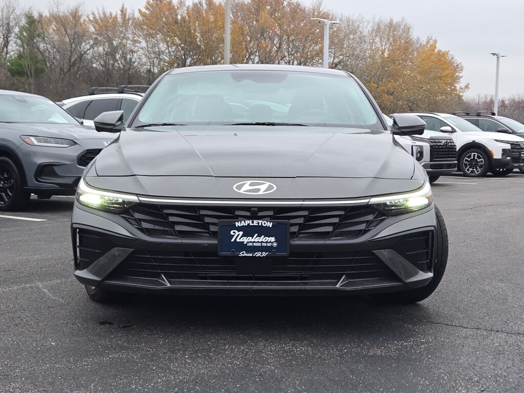 2024 Hyundai Elantra Limited photo 3