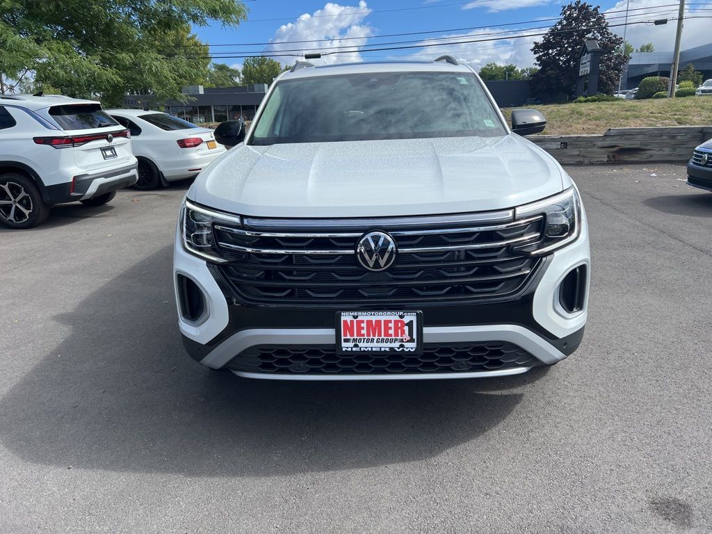 2026 Volkswagen Atlas Peak Edition SE photo 2