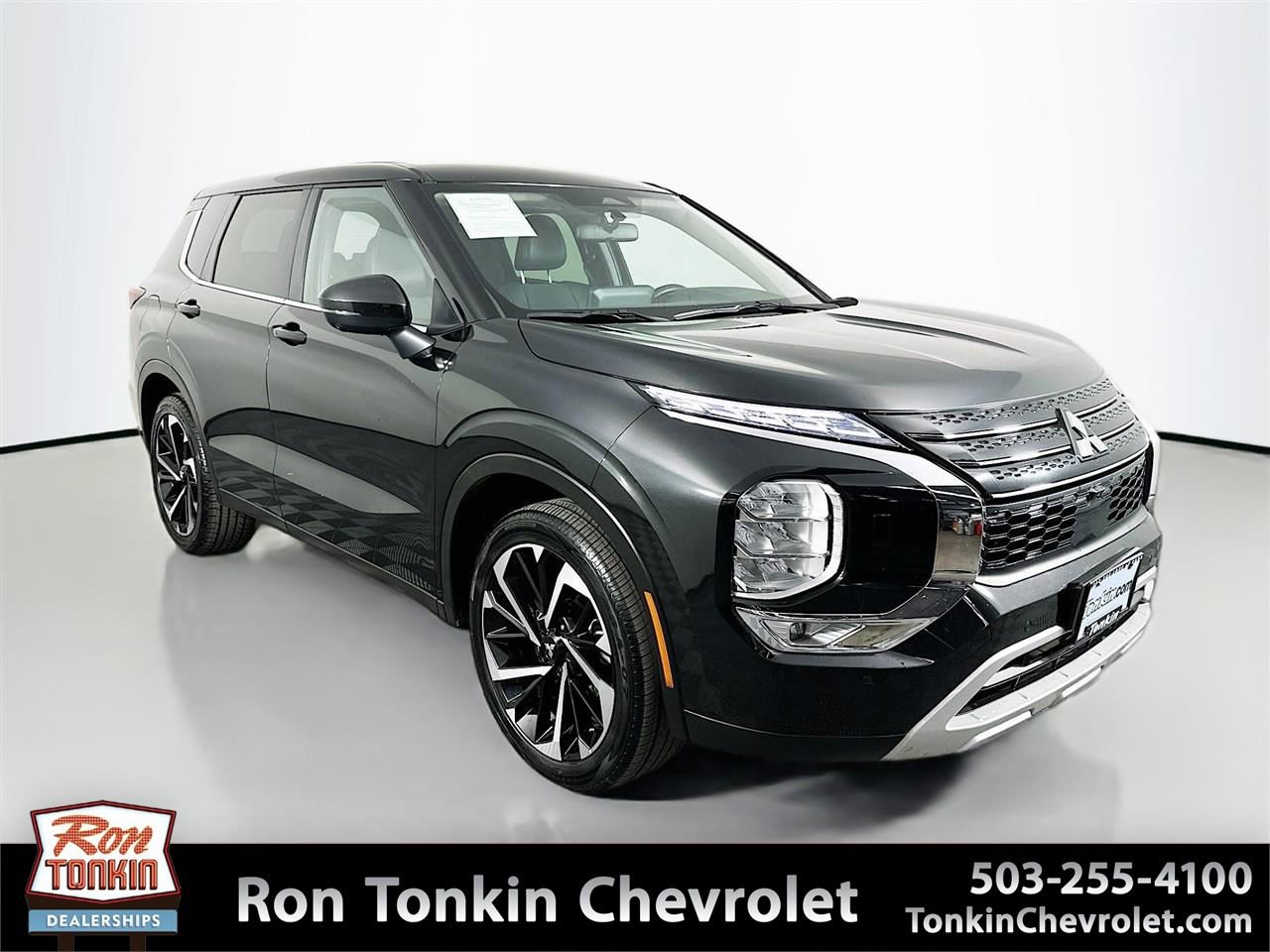 2024 Mitsubishi Outlander SE's photo