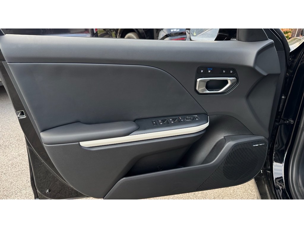 2025 Kia K4 GT-Line photo 18