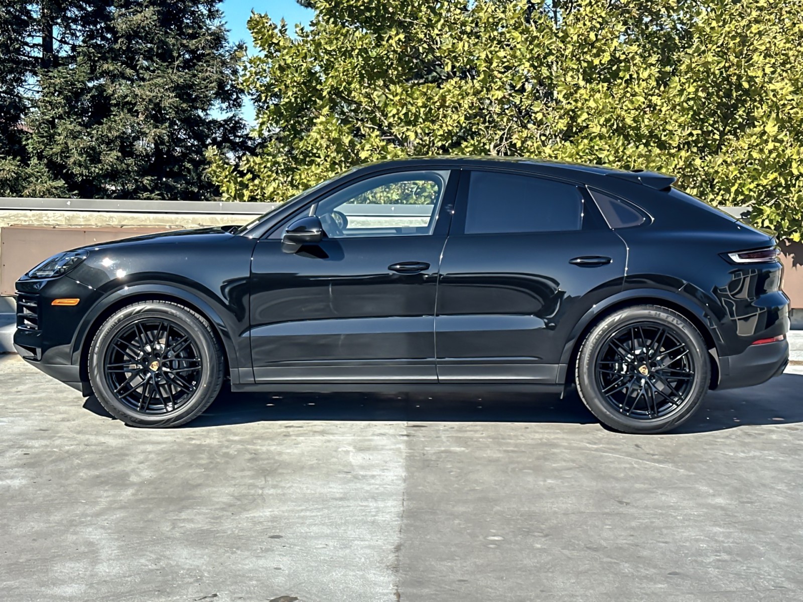 2024 Porsche Cayenne S Coupe photo 2