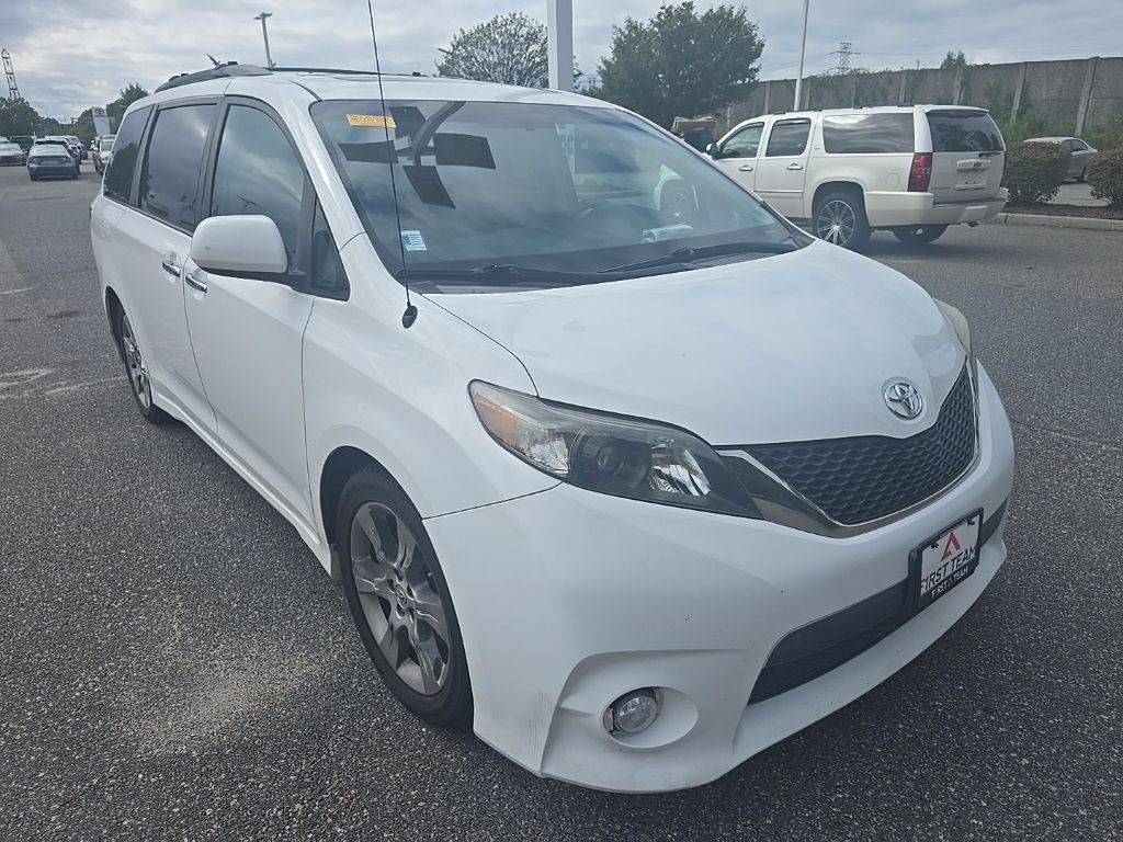 2014 Toyota Sienna SE photo 3
