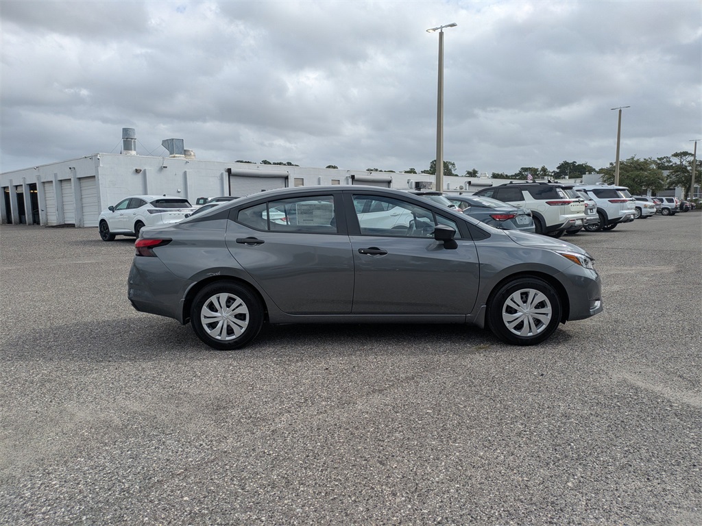 2025 Nissan Versa 1.6 S photo 2