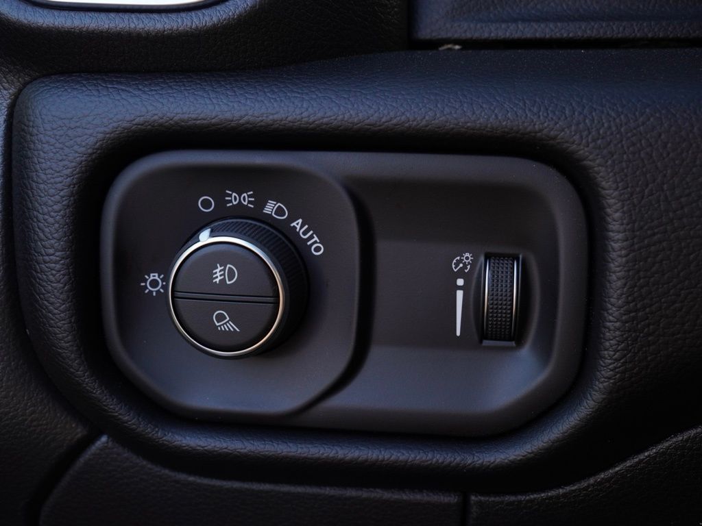 New 2026 Ceramic Gray Clear-Coat Exterior Paint RAM Big Horn image 9