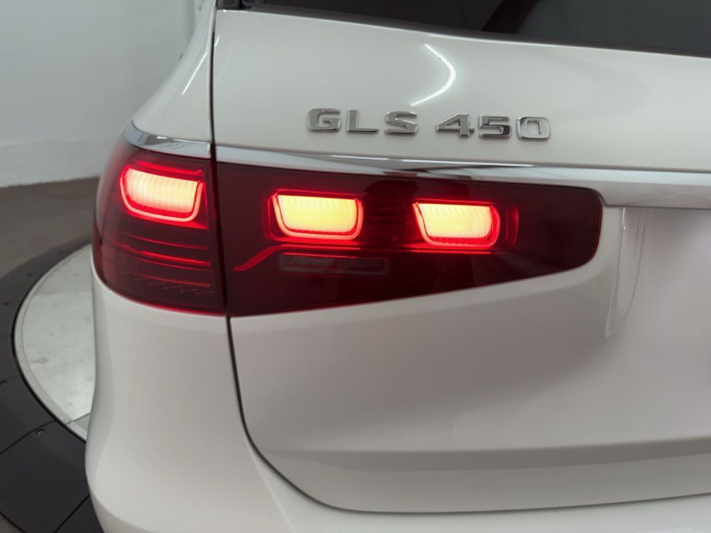 2026 Mercedes Benz GLS 450 4MATIC photo 30