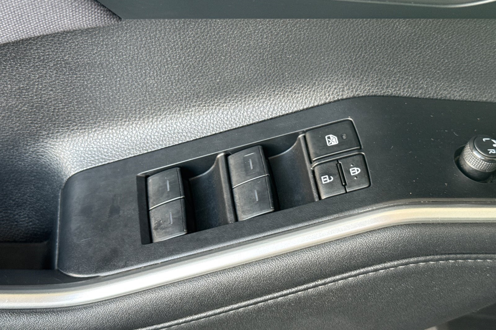 2024 Toyota Highlander LE photo 10