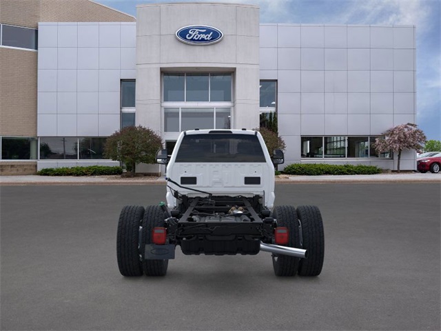 2025 Ford F-600 photo 5