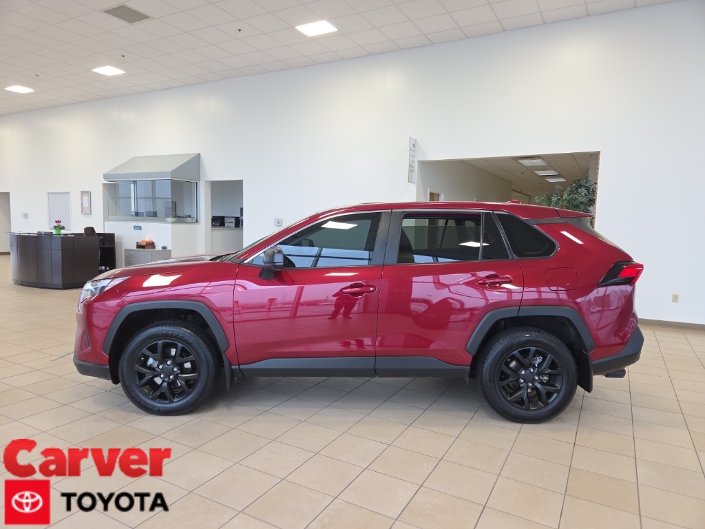 2024 Toyota RAV4 LE's photo