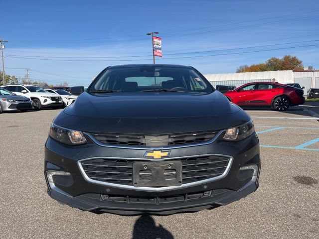 2017 Chevrolet Malibu Premier photo 2