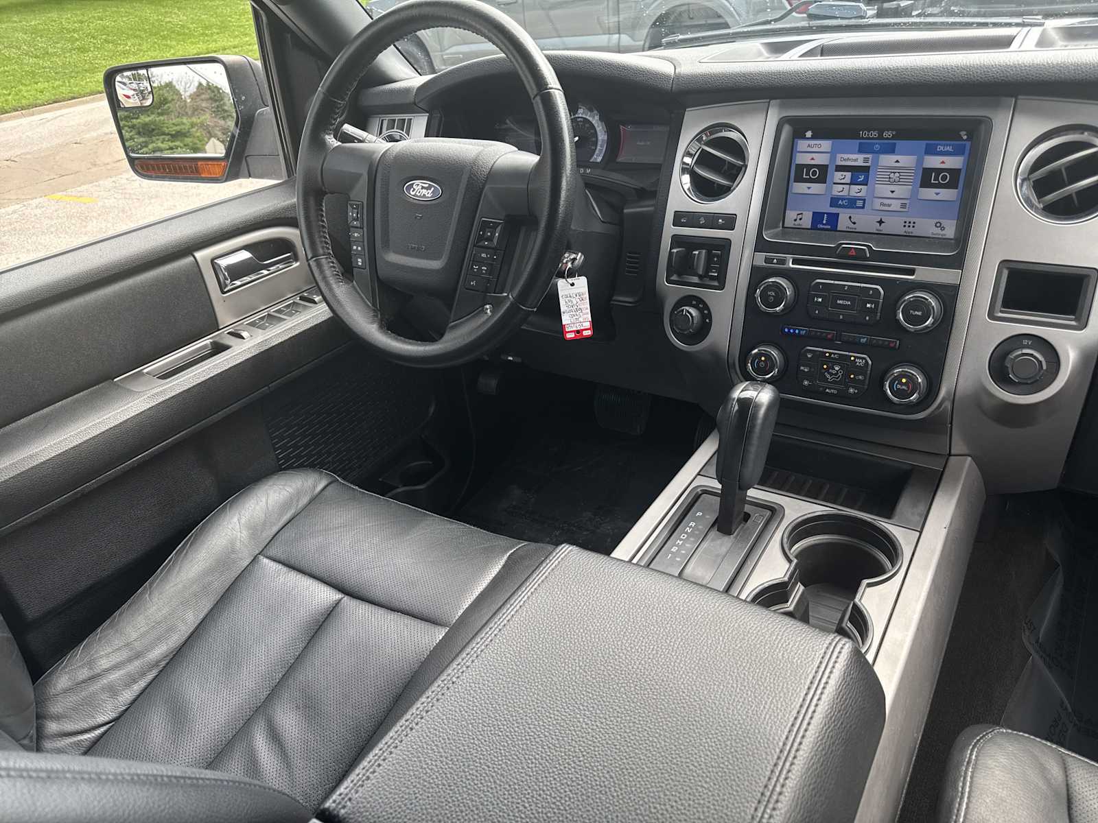 2017 Ford Expedition XLT photo 23