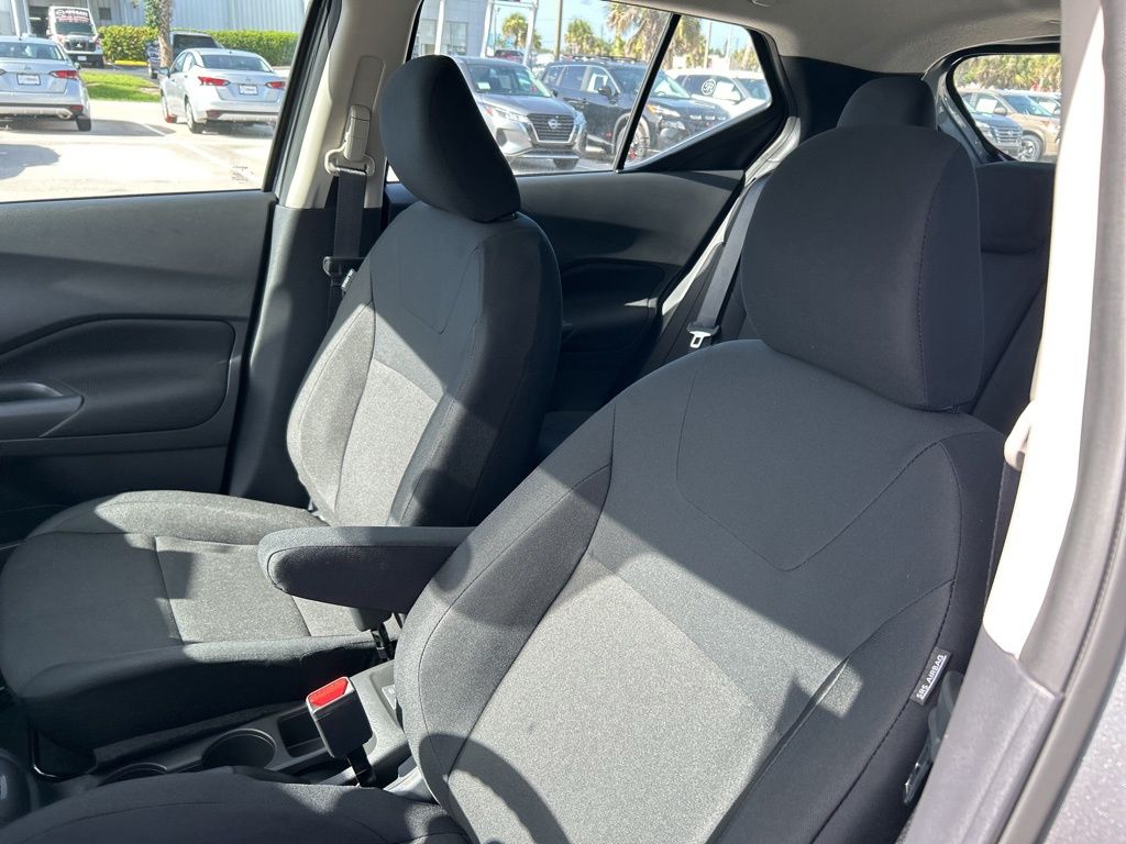 2025 Nissan Kicks Play S photo 12