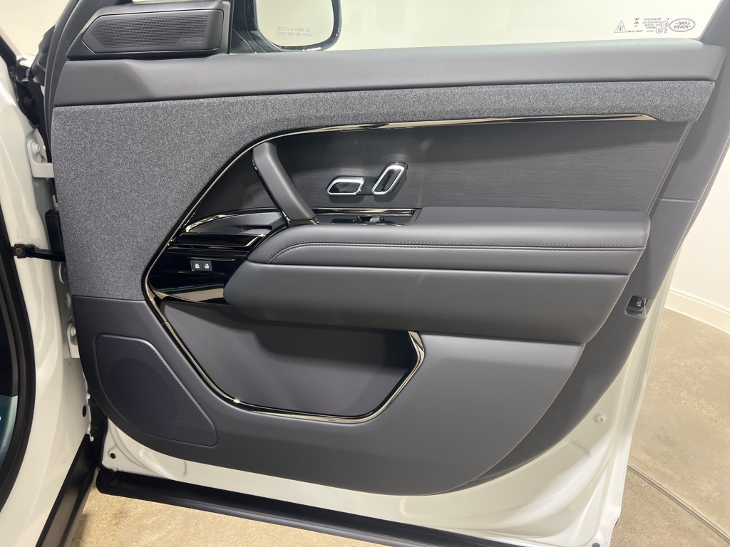 2025 Land Rover Range Rover Sport SE photo 21