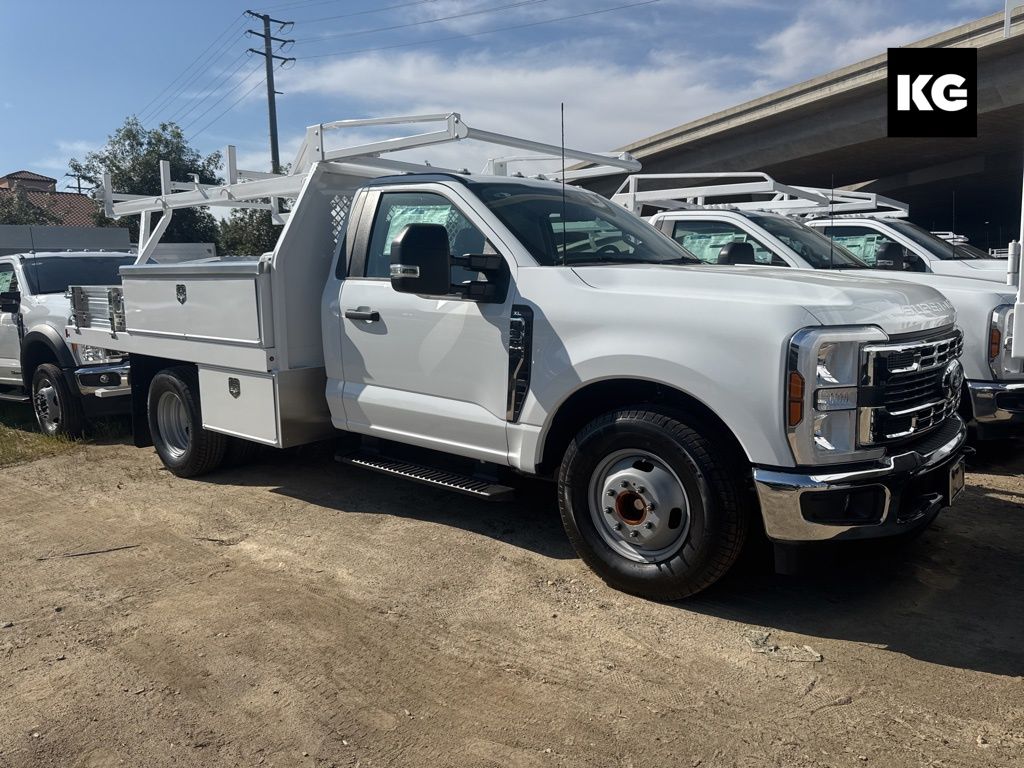 2025 Ford F-350 Super Duty Chassis Cab XL's photo