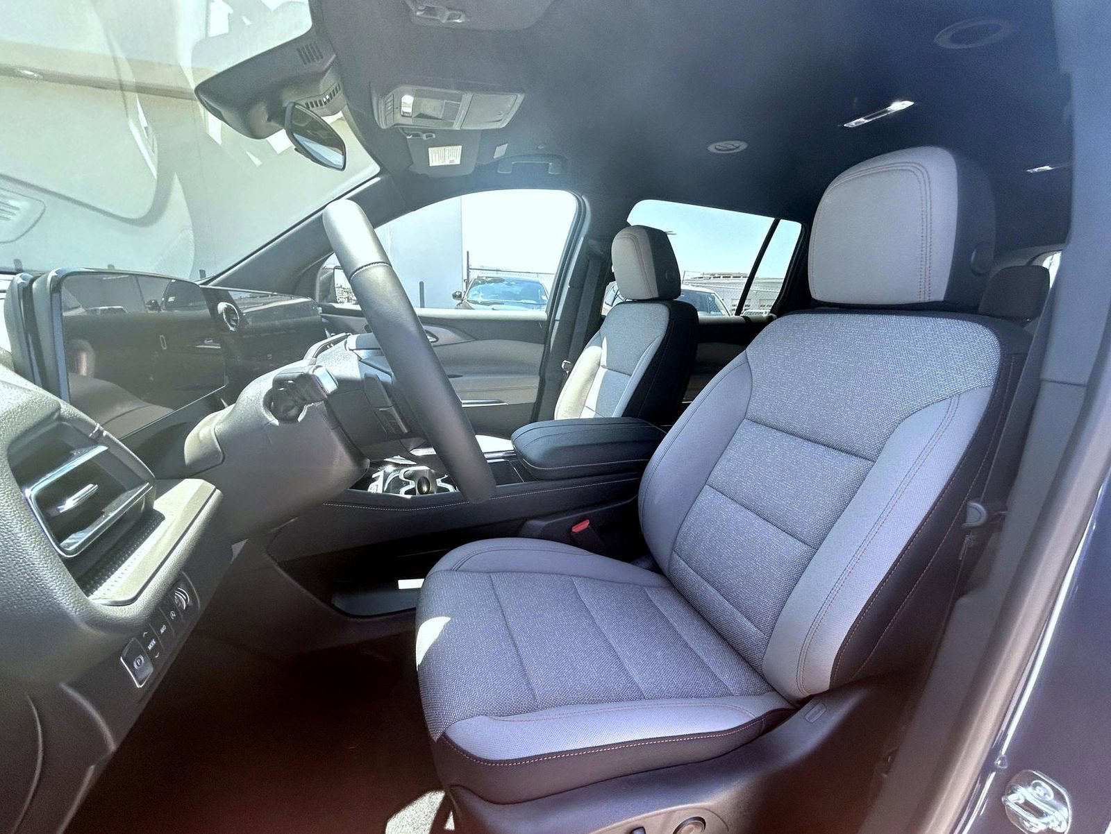 2025 Chevrolet Traverse photo 9