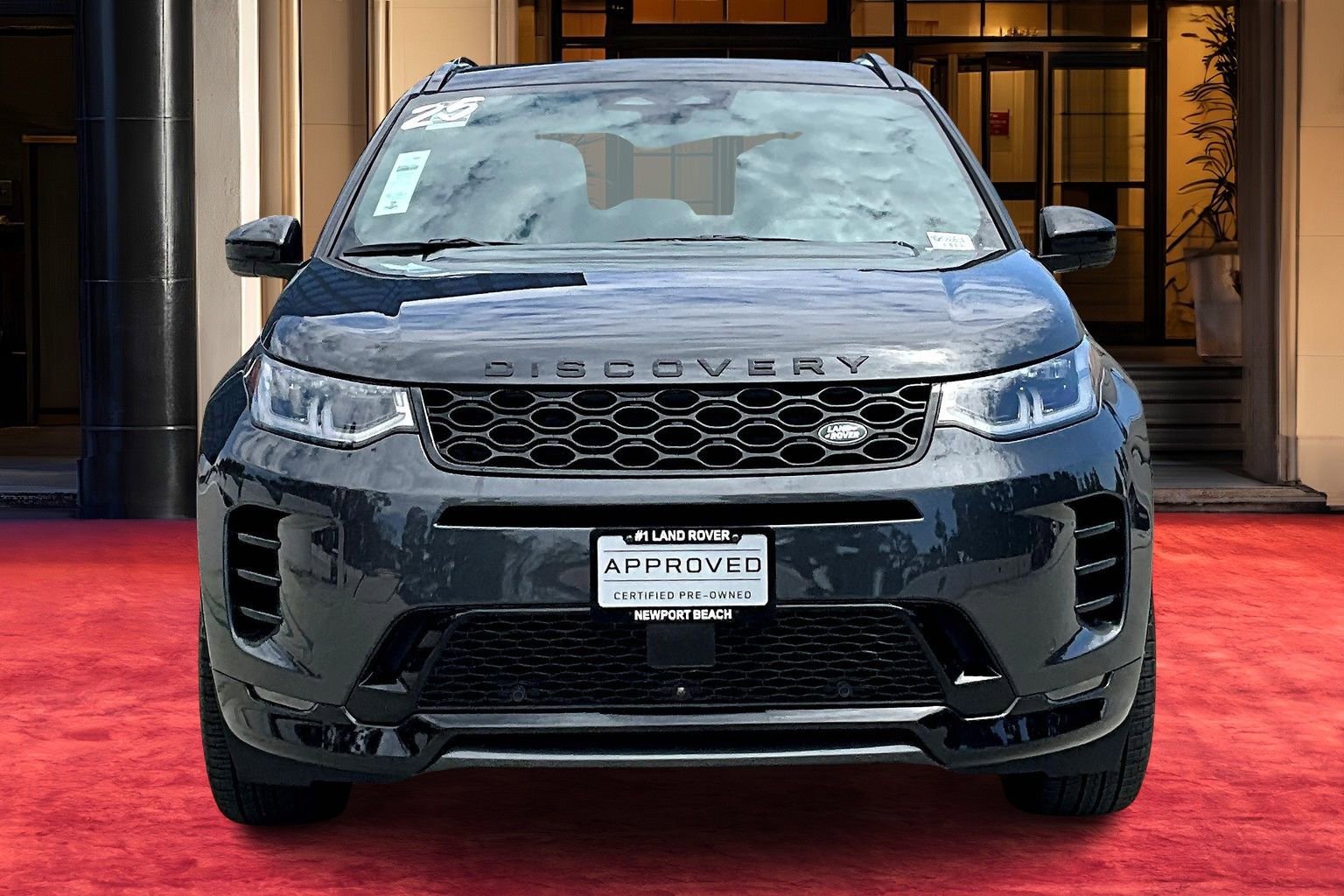2025 Land Rover Discovery Sport Dynamic SE photo 2