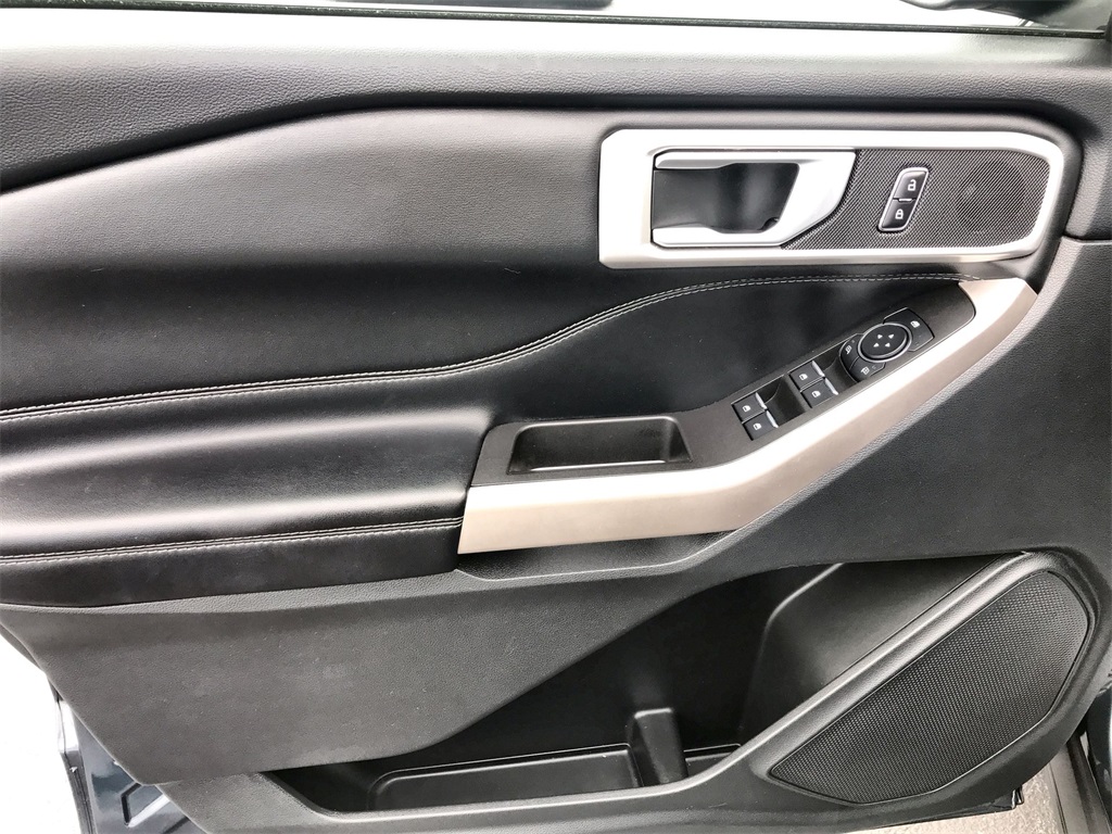 2023 Ford Explorer XLT photo 12