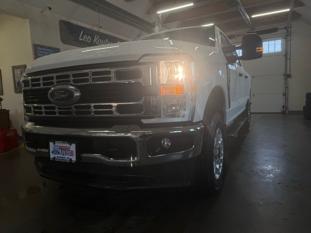 2025 Ford F-250 XLT photo 4