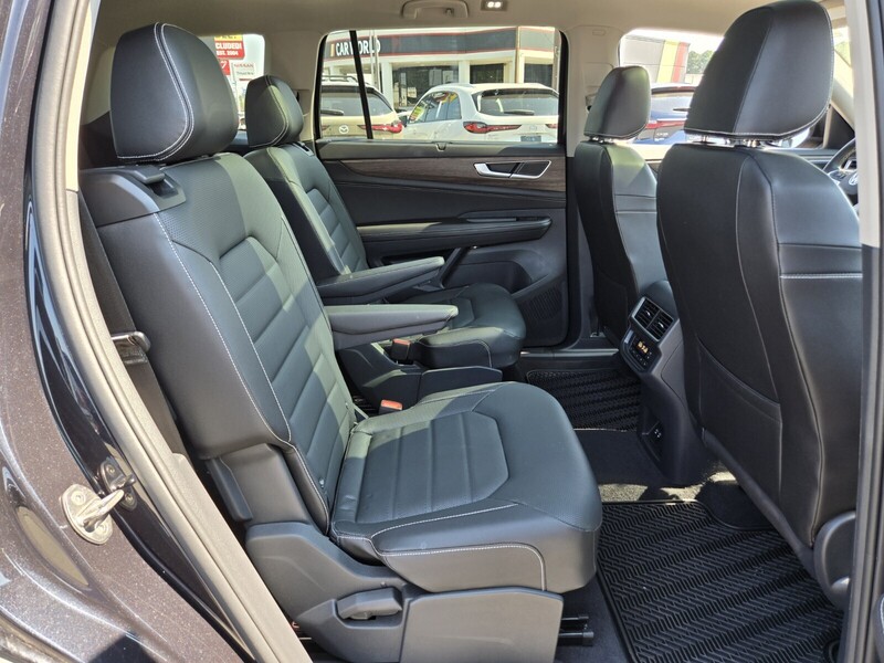 2025 Volkswagen Atlas SEL photo 15