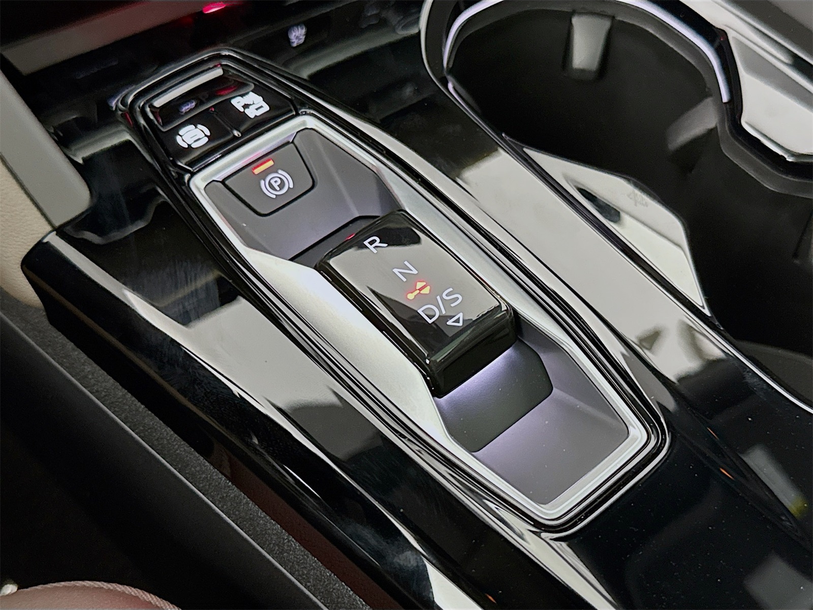 2025 Audi Q5 2.0T Premium Plus photo 13