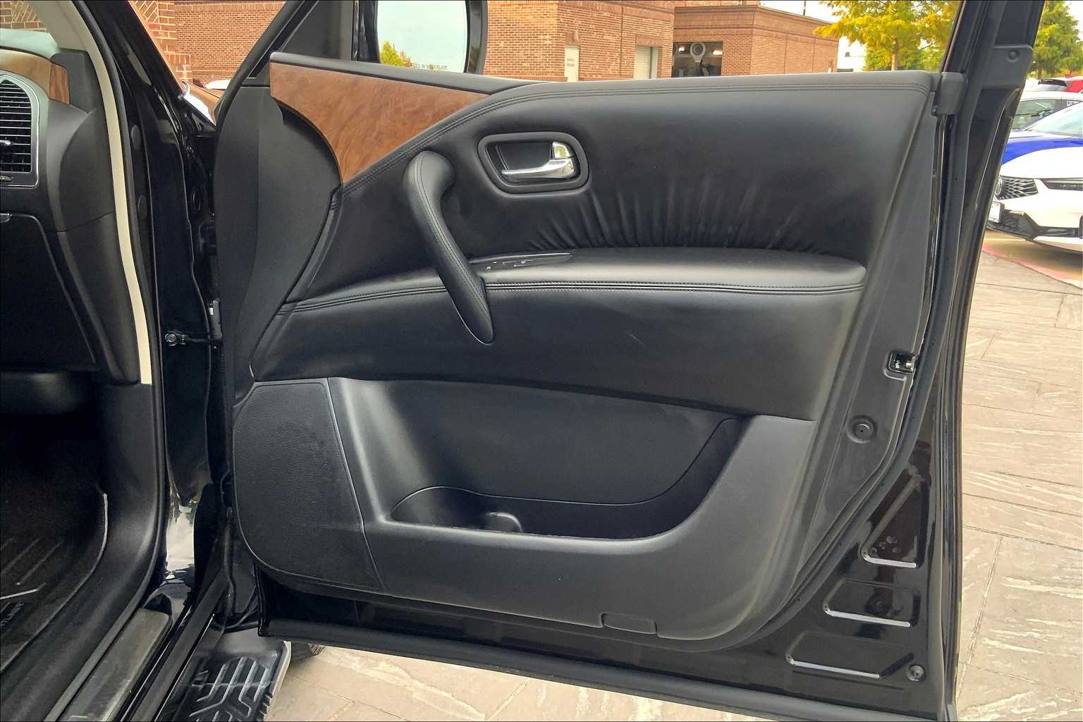 2022 Nissan Armada SL photo 21