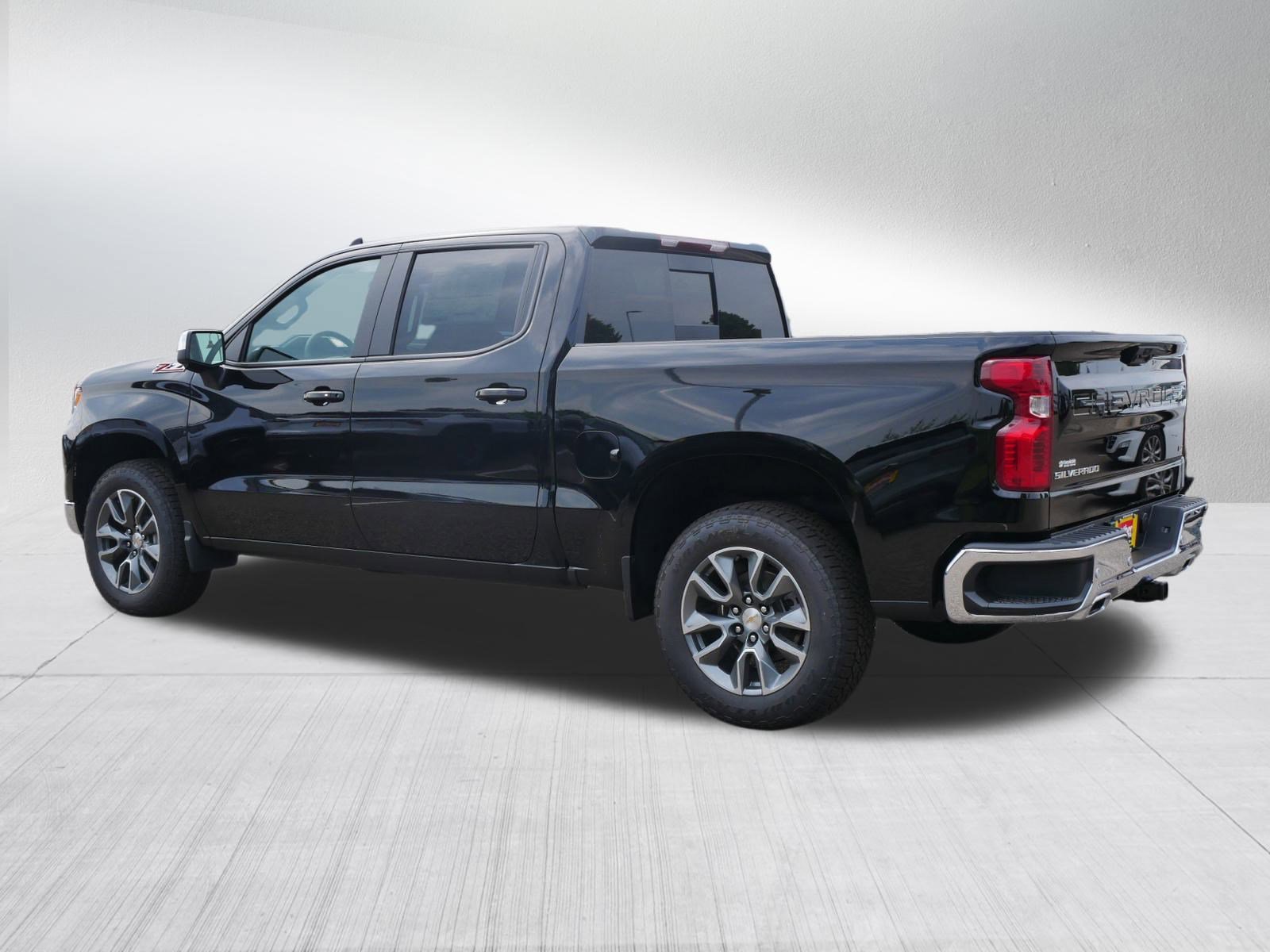 2026 Chevrolet Silverado 1500 LT photo 2