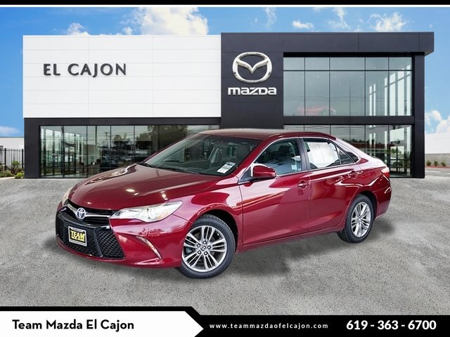 2017 Toyota Camry SE's photo