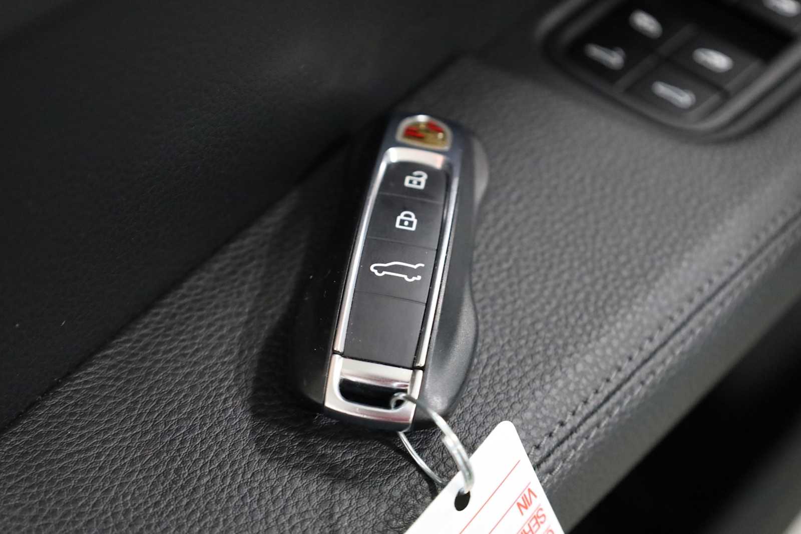 2024 Porsche Cayenne photo 35