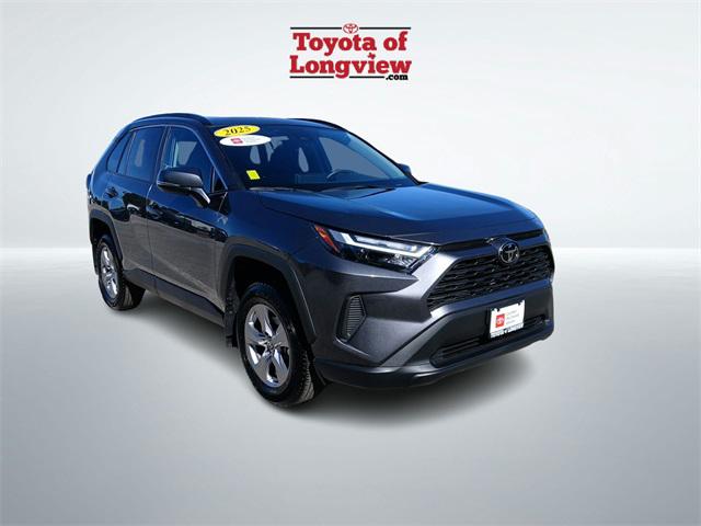 2025 Toyota RAV4 XLE's photo