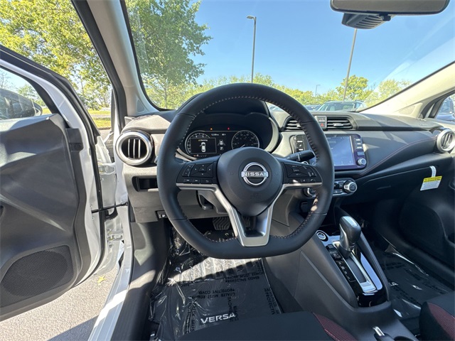 2025 Nissan Versa 1.6 SR photo 14