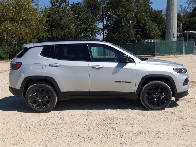 2026 Jeep Compass Latitude Altitude photo 8