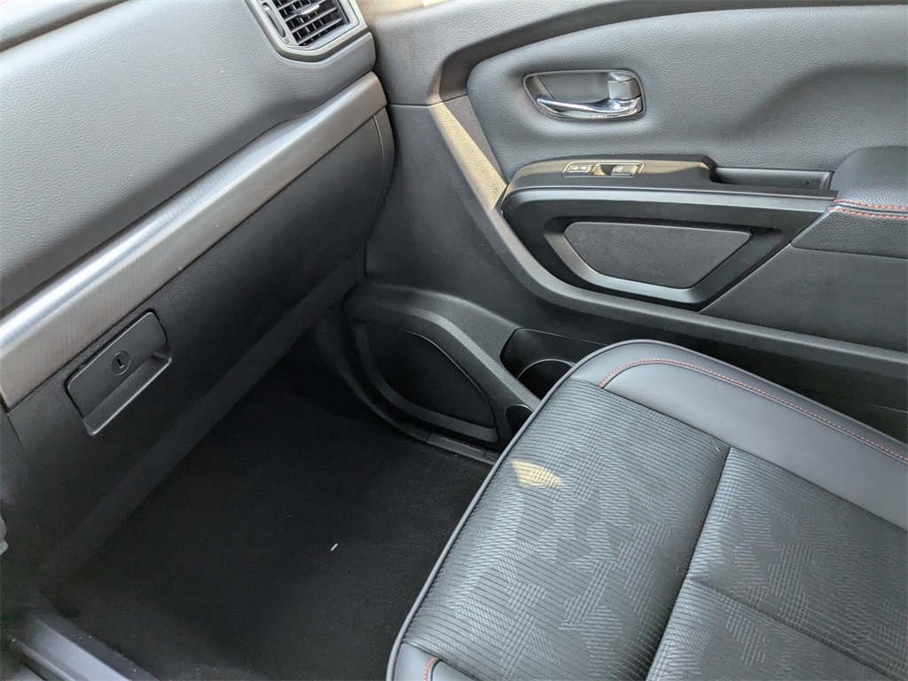 2024 Nissan Titan PRO-4X photo 18