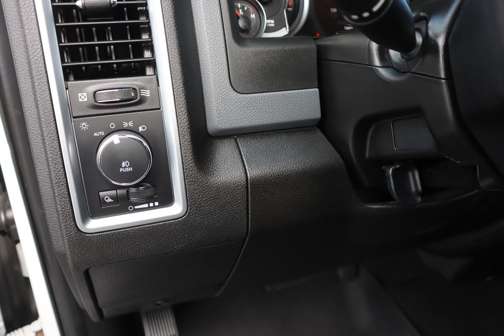 2019 Ram 1500 Classic Warlock photo 11