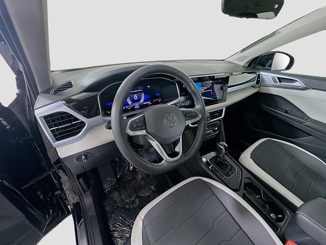 2025 Volkswagen Taos SE photo 4