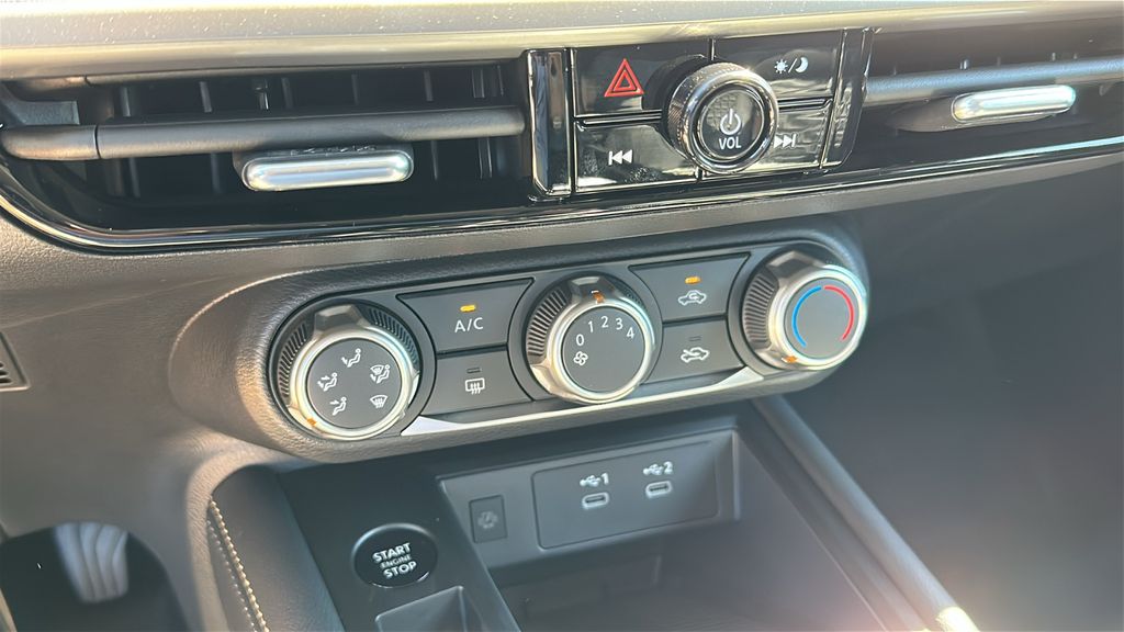2025 Nissan Kicks SV photo 17