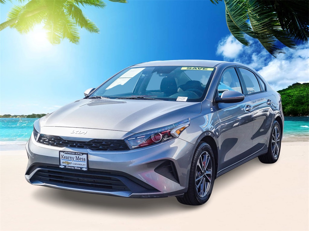 2023 Kia Forte LXS photo 3