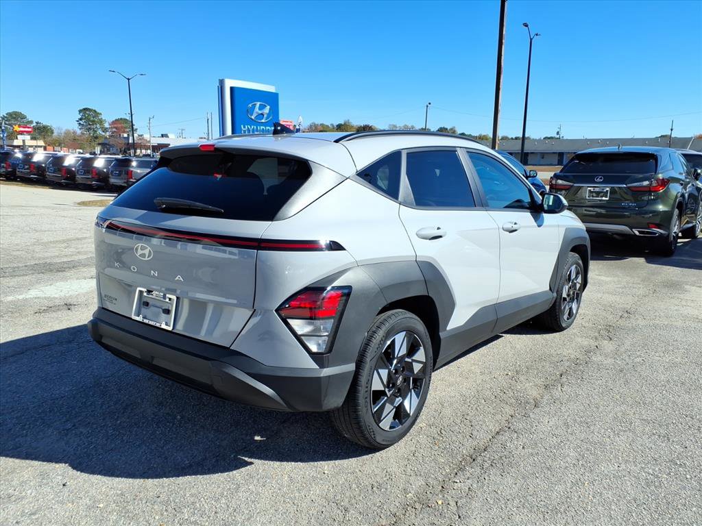 2025 Hyundai Kona SEL photo 3