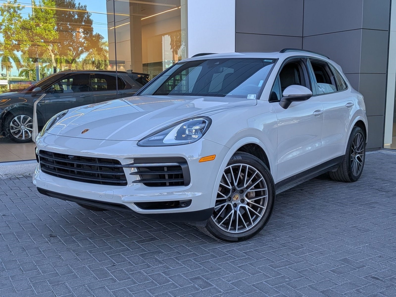 2023 Porsche Cayenne Base's photo