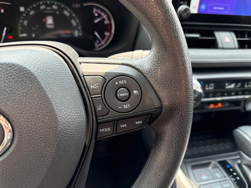 2025 Toyota RAV4 XLE photo 25