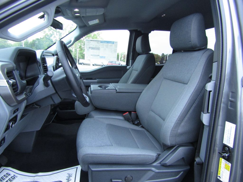 2025 Ford F-150 XLT photo 8