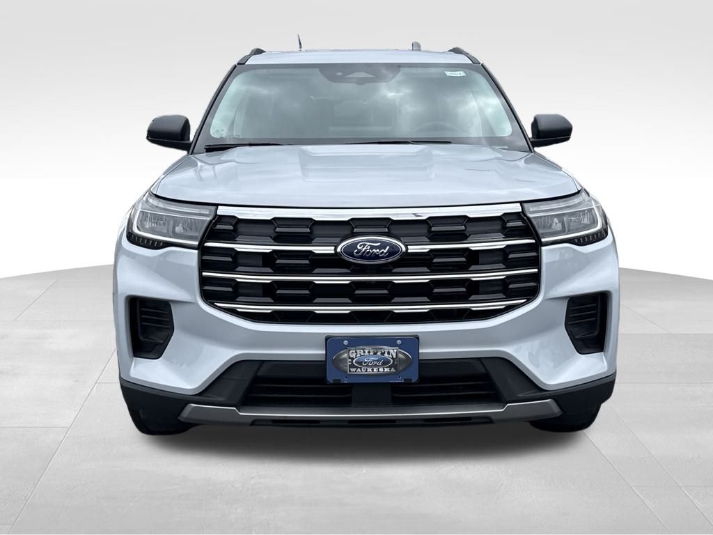 2025 Ford Explorer photo 3