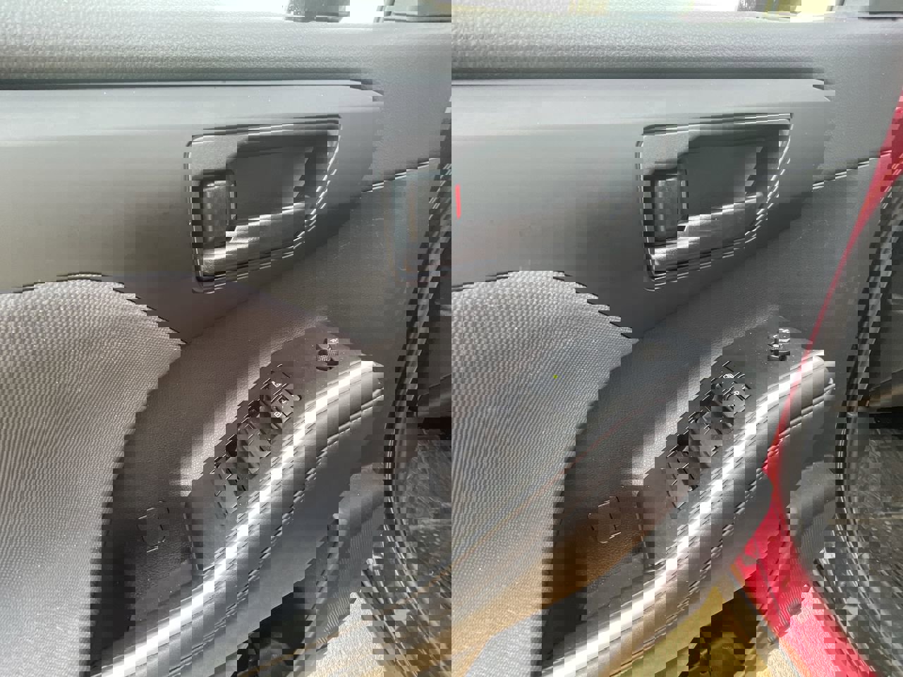 2021 Toyota Highlander LE photo 3